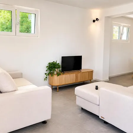 Luna Apartment